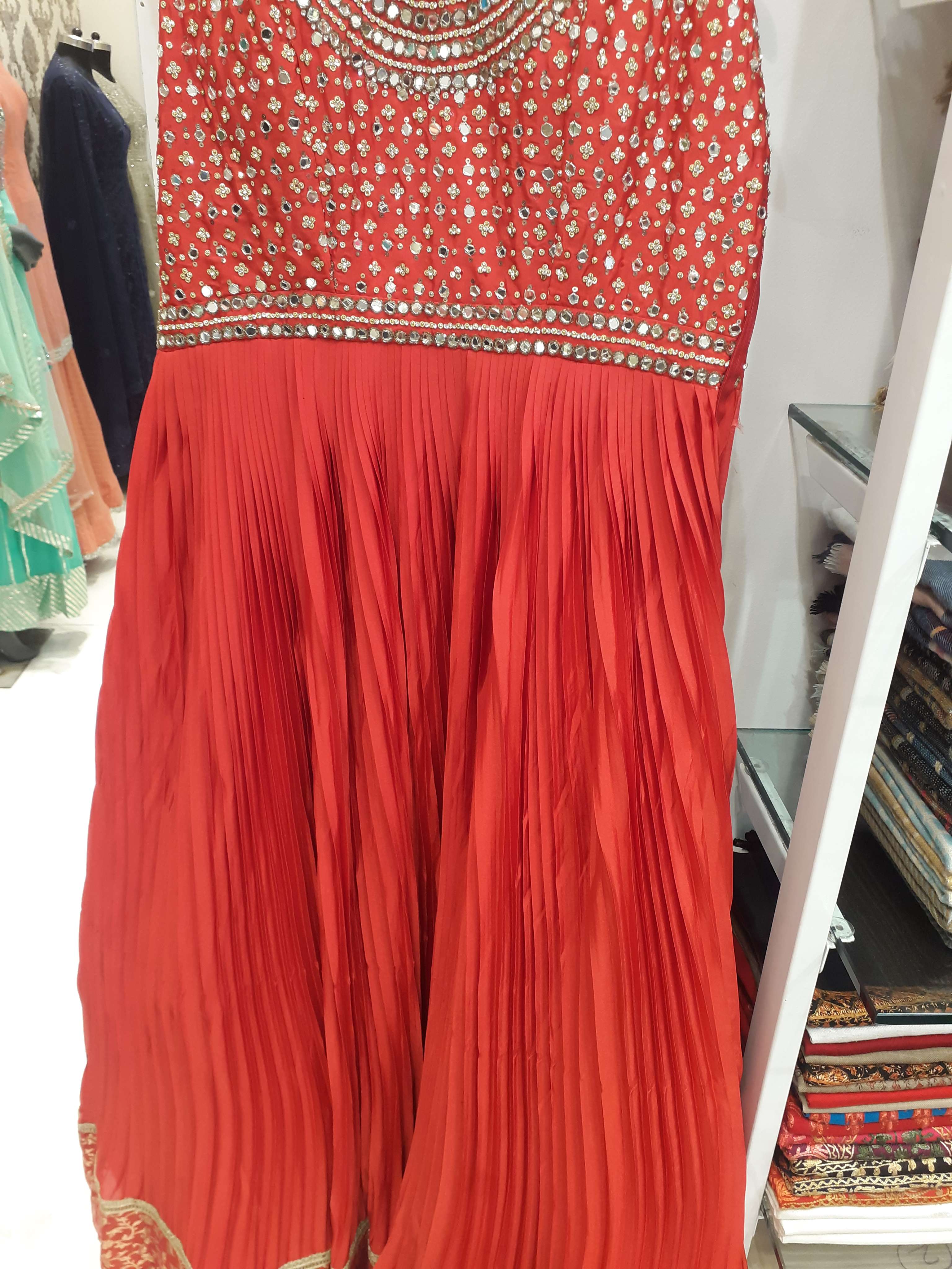 ladies gowns - 18203661 - Zoom Image - 0