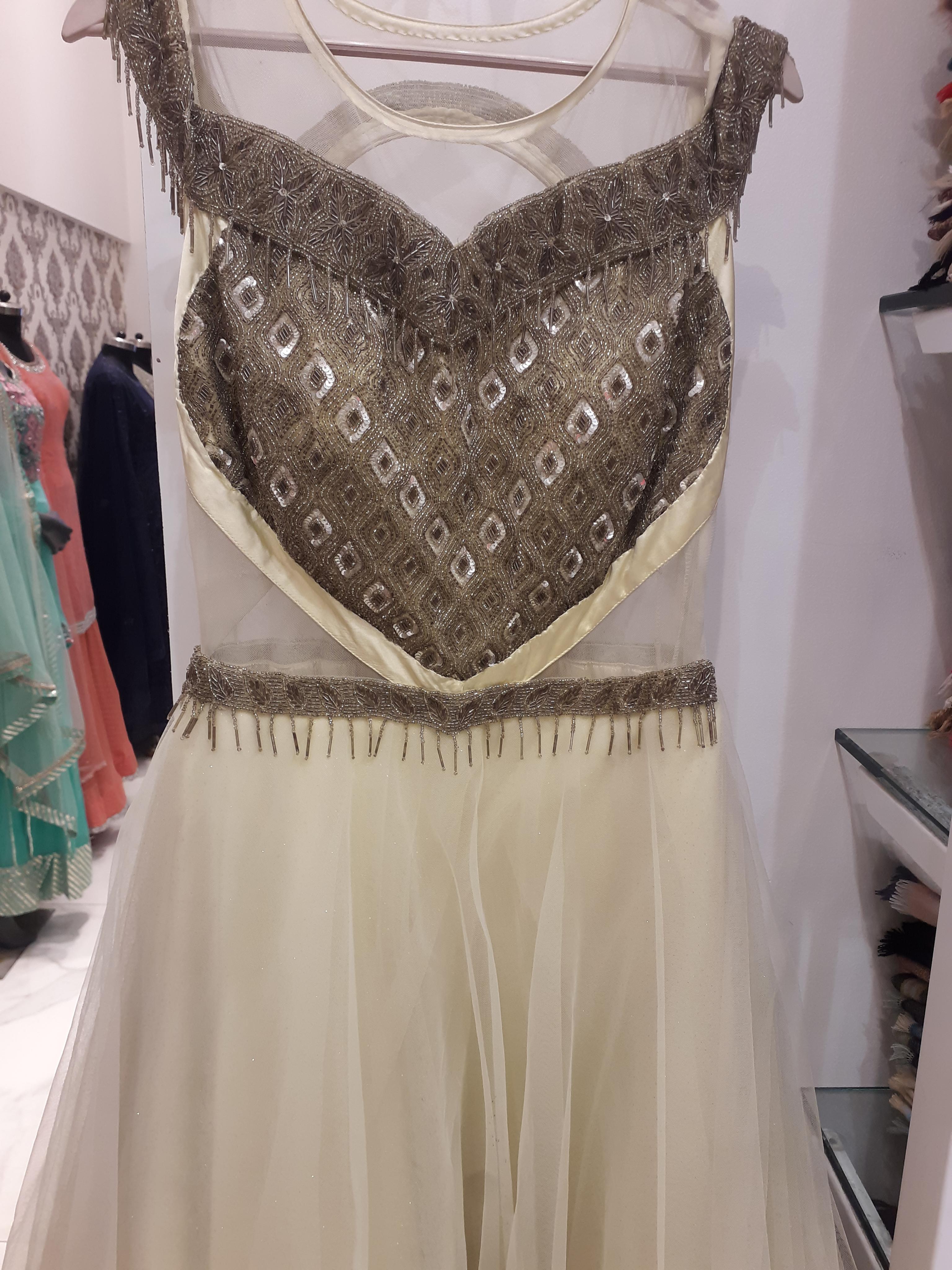 ladies dress - 18205139 - Zoom Image - 0