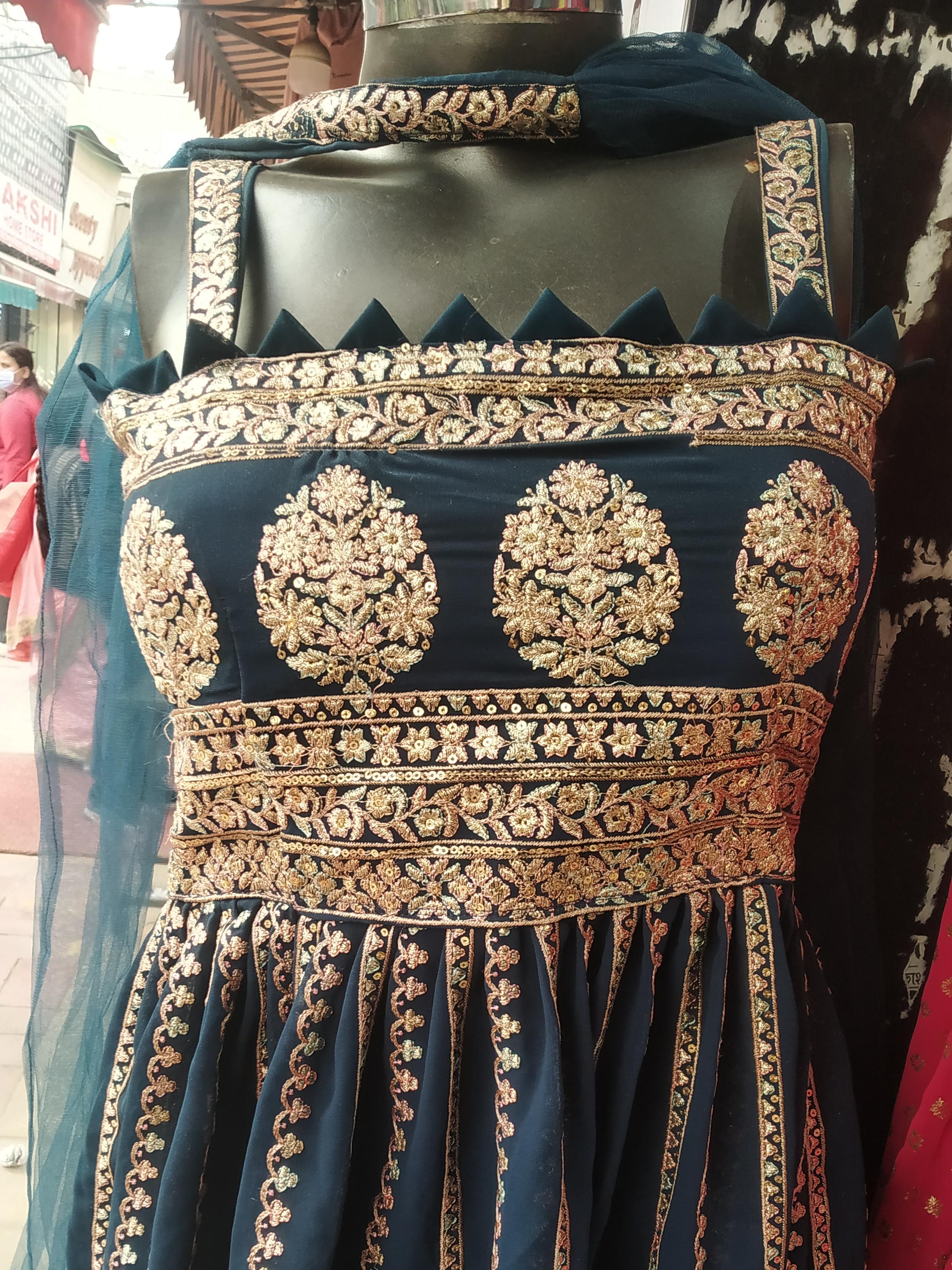 ladies suits - 18206823 - Zoom Image - 0