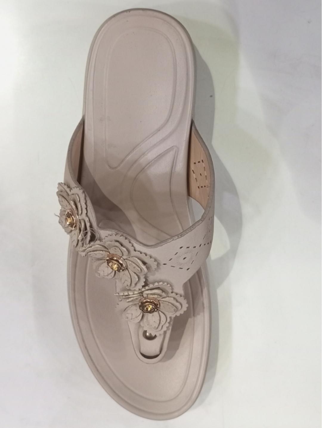 ladies slippers - 18207865 - Zoom Image - 0