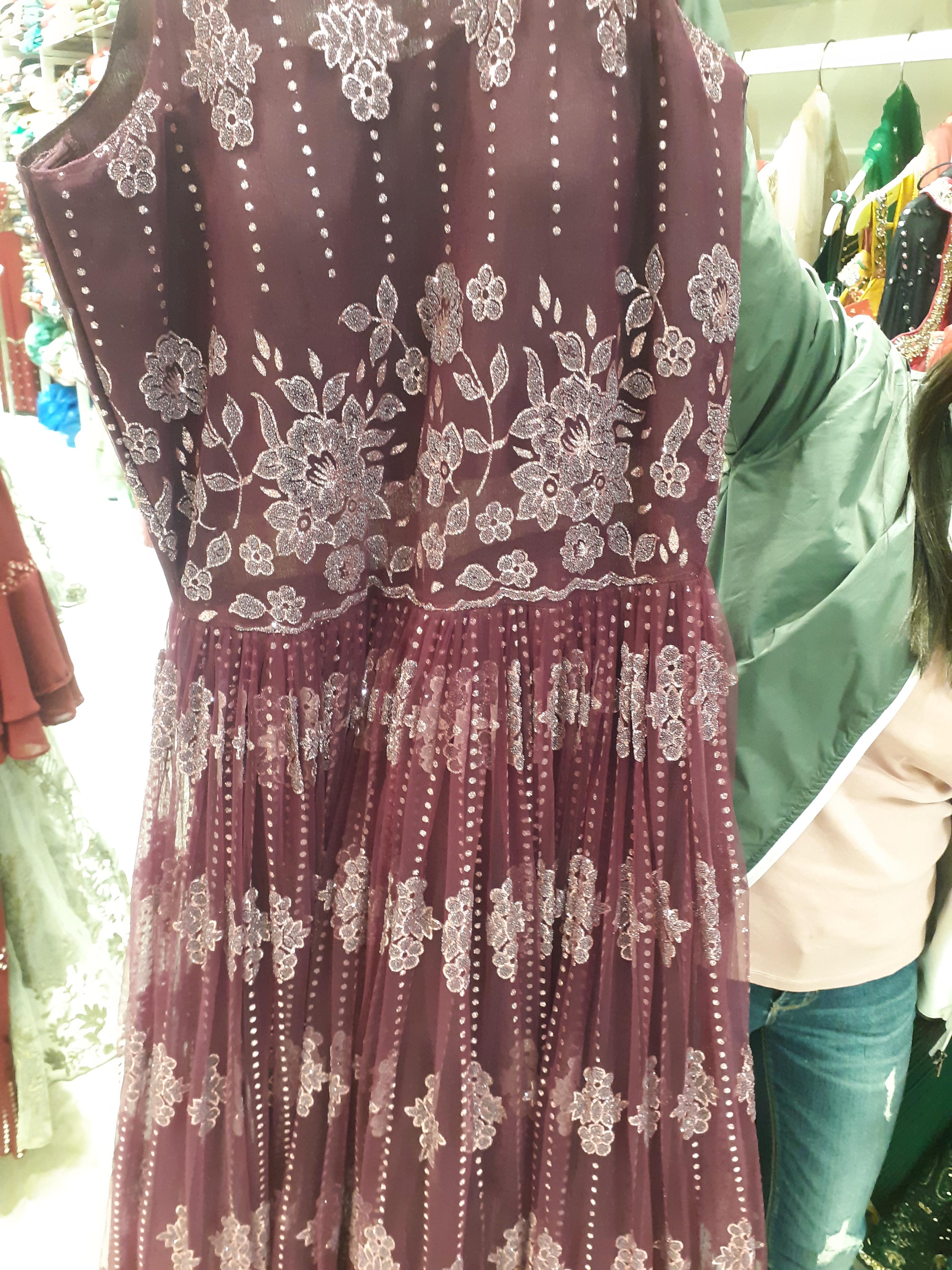 ladies dress - 18211690 - Zoom Image - 0