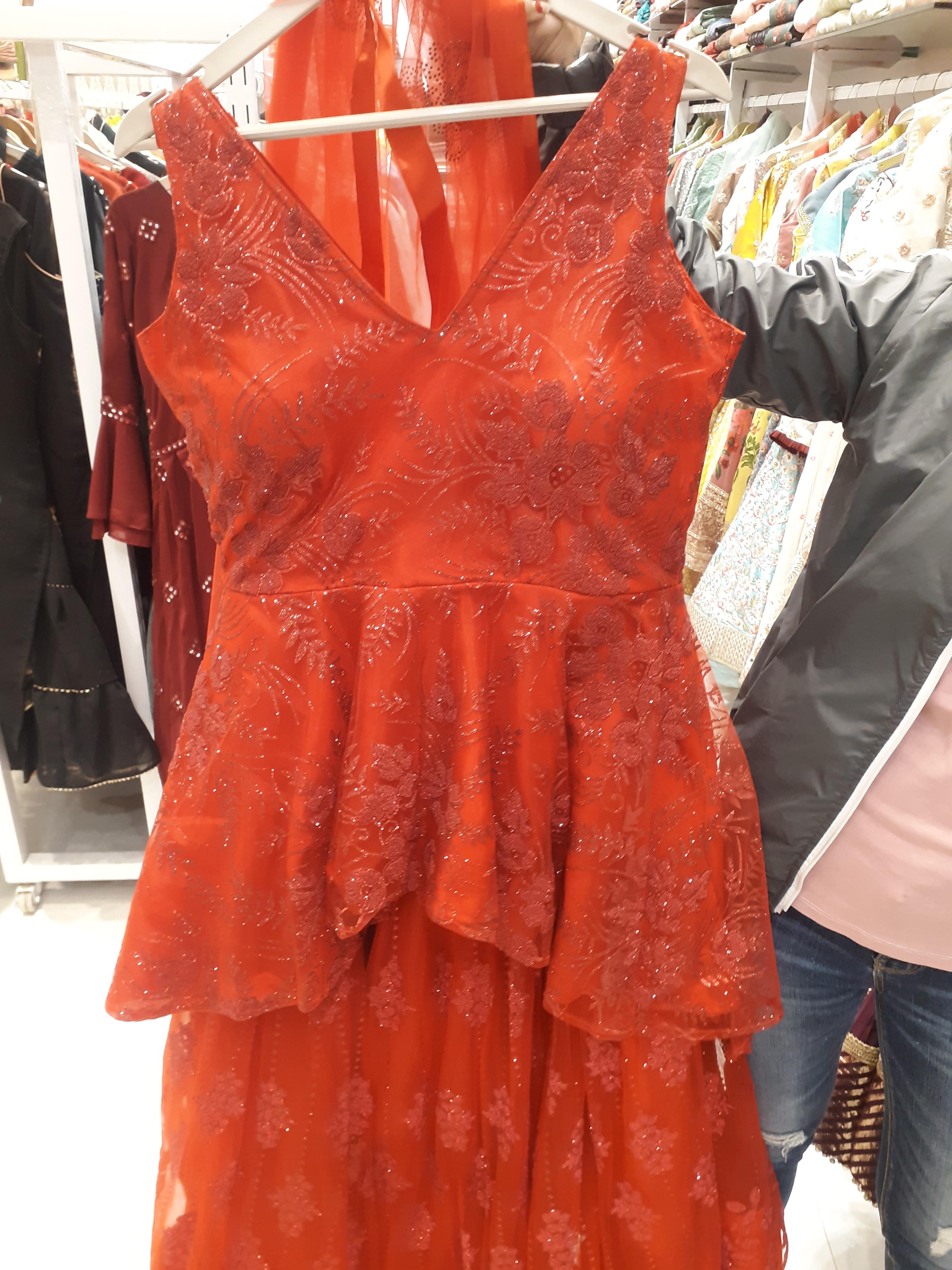 ladies dress - 18211693 - Zoom Image - 0
