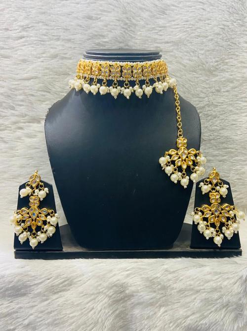 necklaces with earring and maang tikka - 18215113 - Standard Image - 0