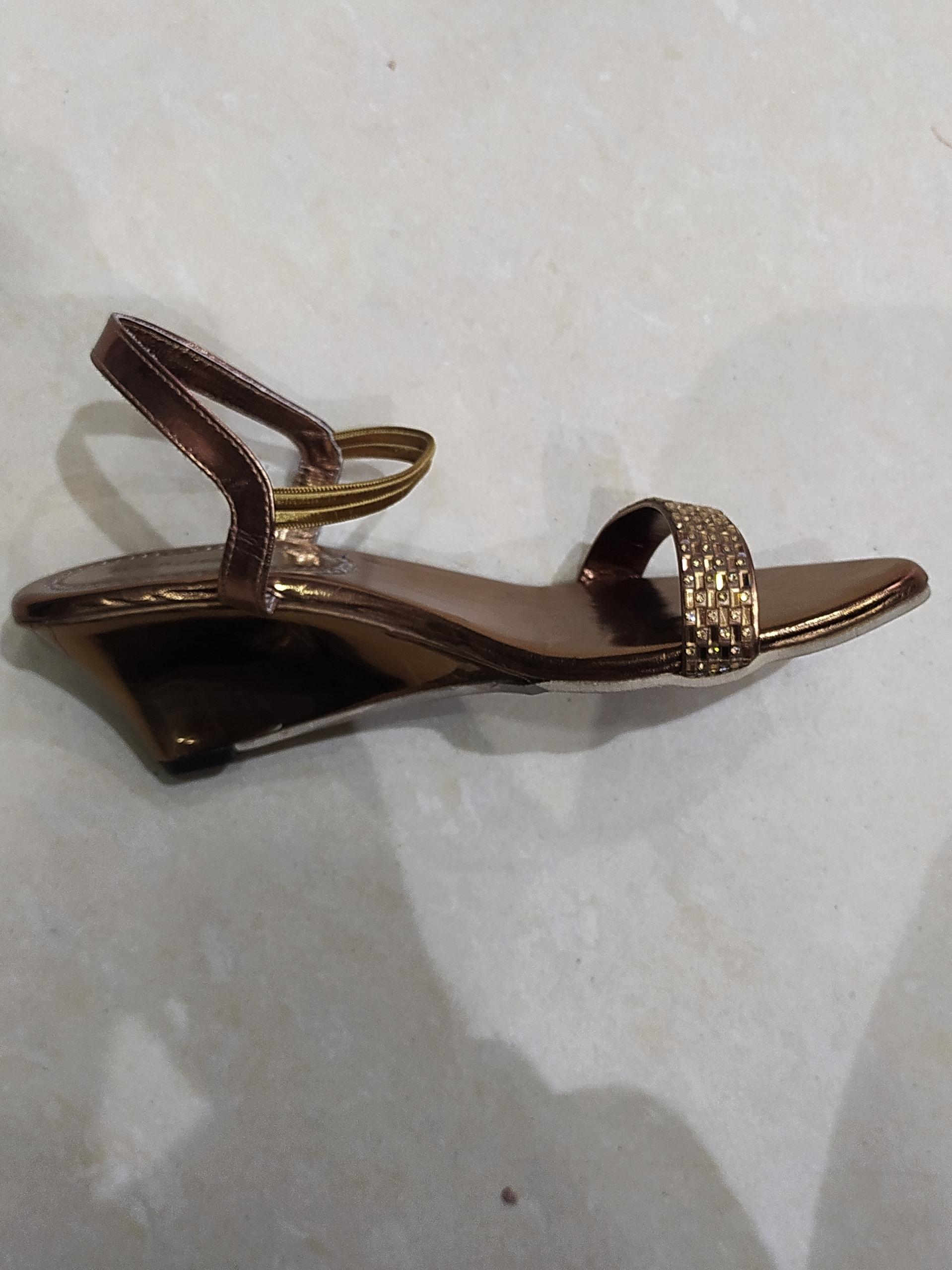 sandals for girl copper color  - 18217784 -  Zoom Image - 0