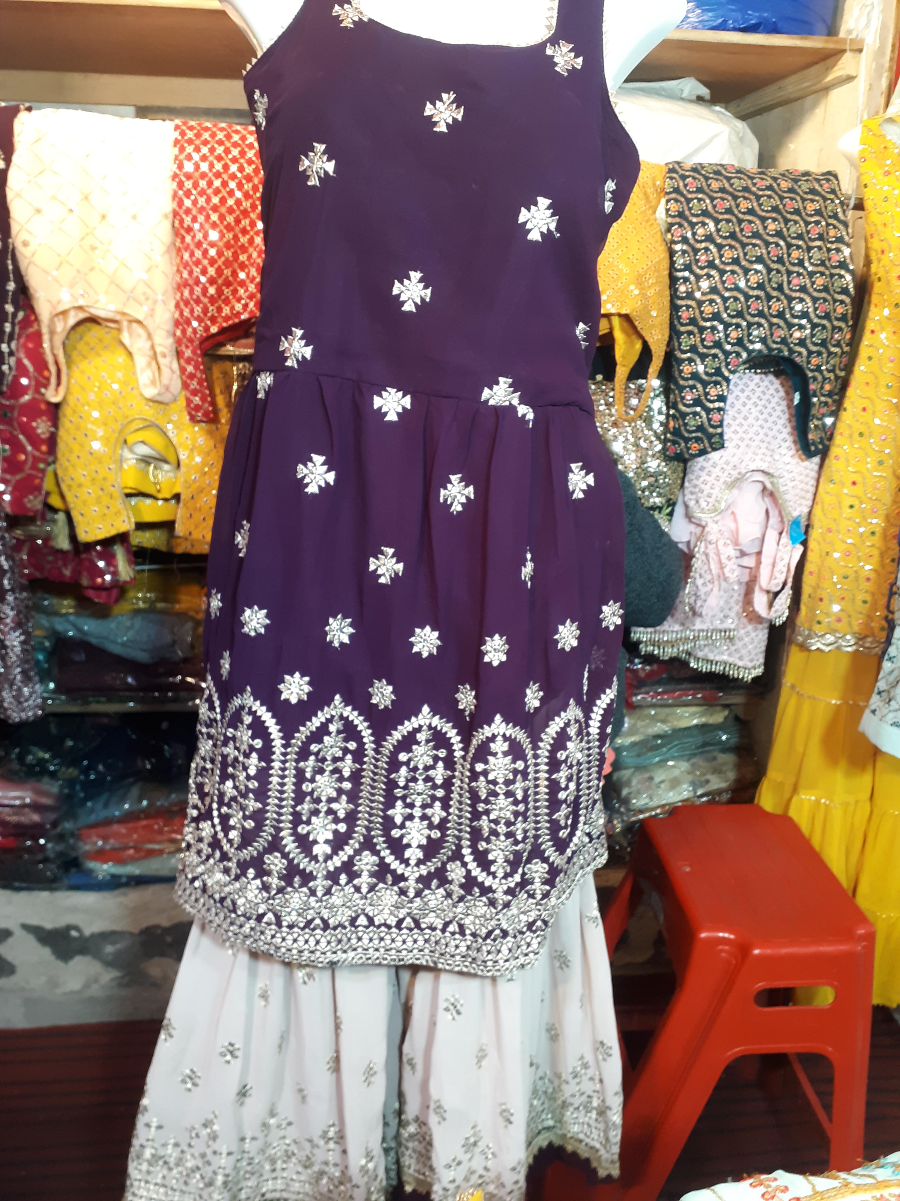 ladies suit - 18218027 - Zoom Image - 0