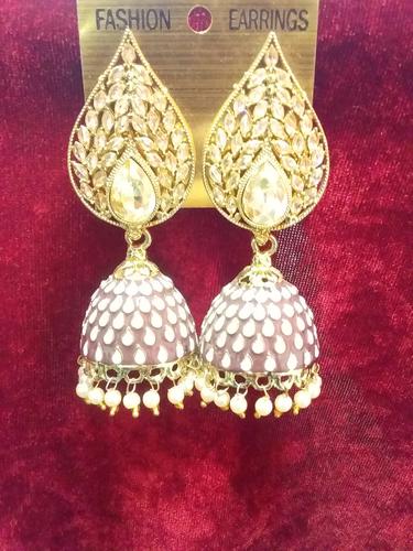 earring for women  - 18218564 -  Standard Image - 0