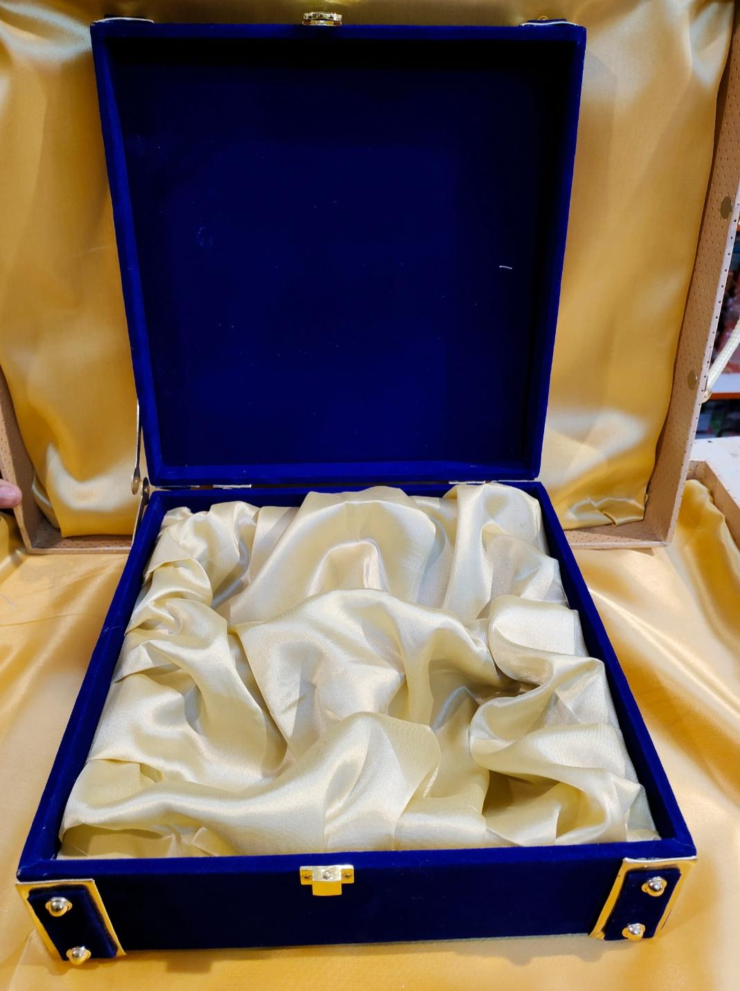 hard wood gift box  - 18232516 -  Zoom Image - 0