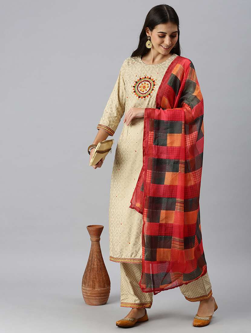 women self design kurta pant set with dupatta - 18260921 -  Standard Image - 3