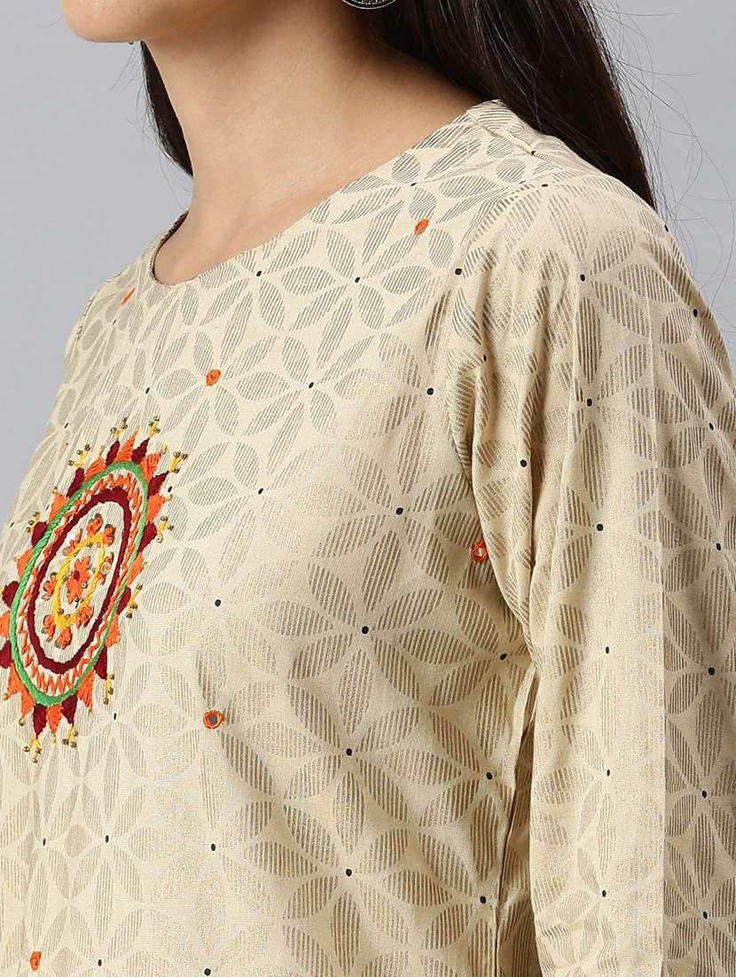 women self design kurta pant set with dupatta - 18260921 -  Standard Image - 5