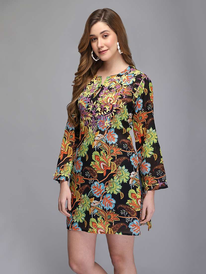 women notch neck printed straight kurti - 18284882 - Zoom Image - 0