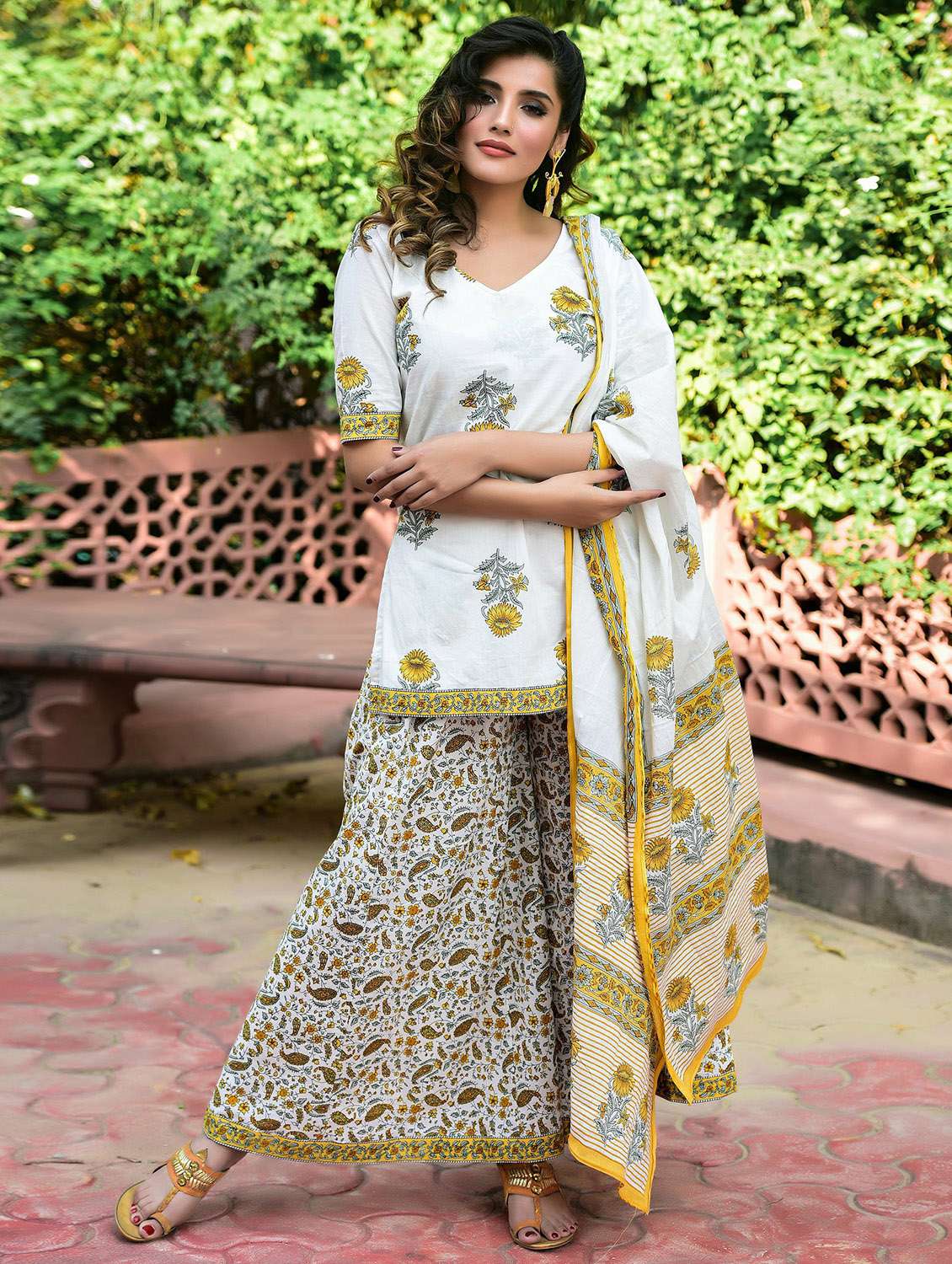 women white short sleeve kurta palazzo with dupatta set