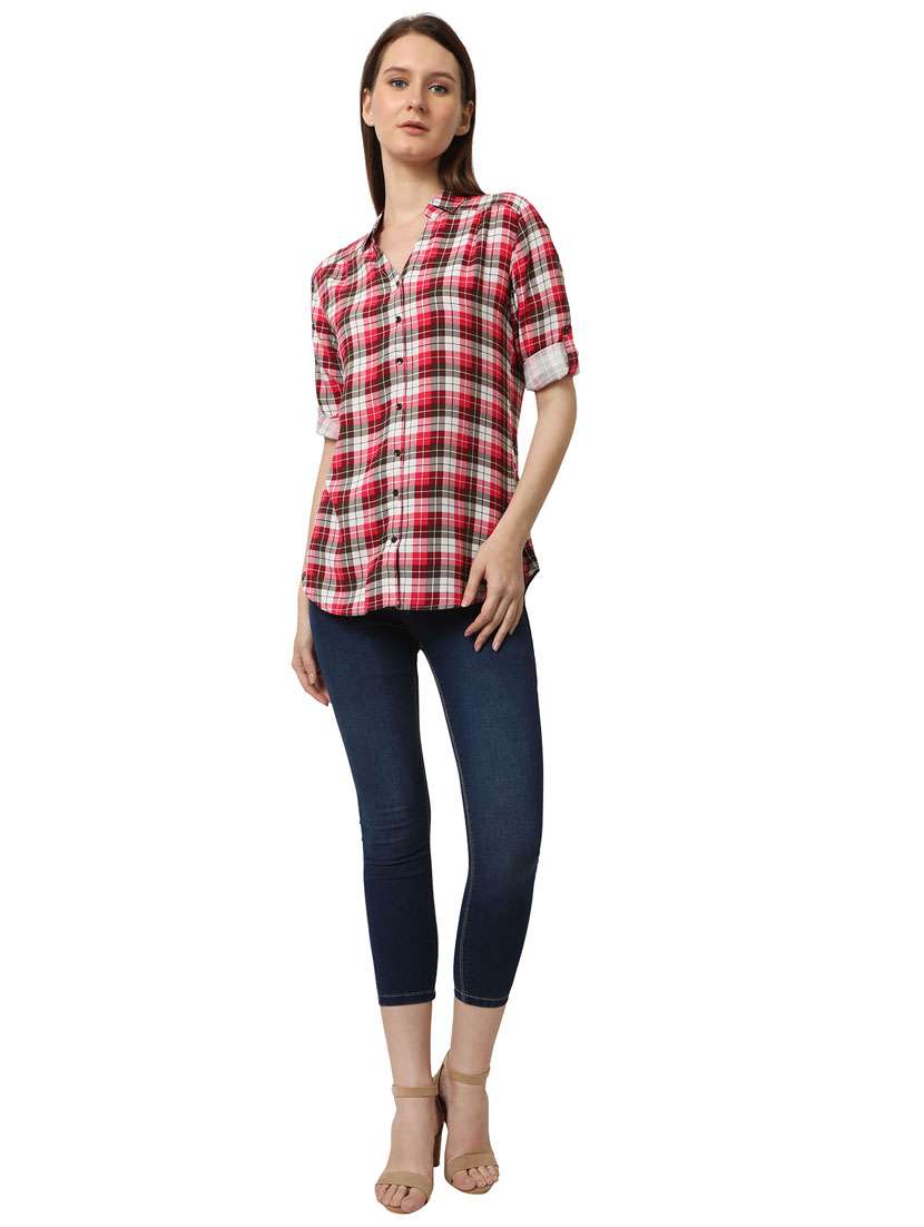 curved hem checkered  shirt - 18297787 -  Standard Image - 3