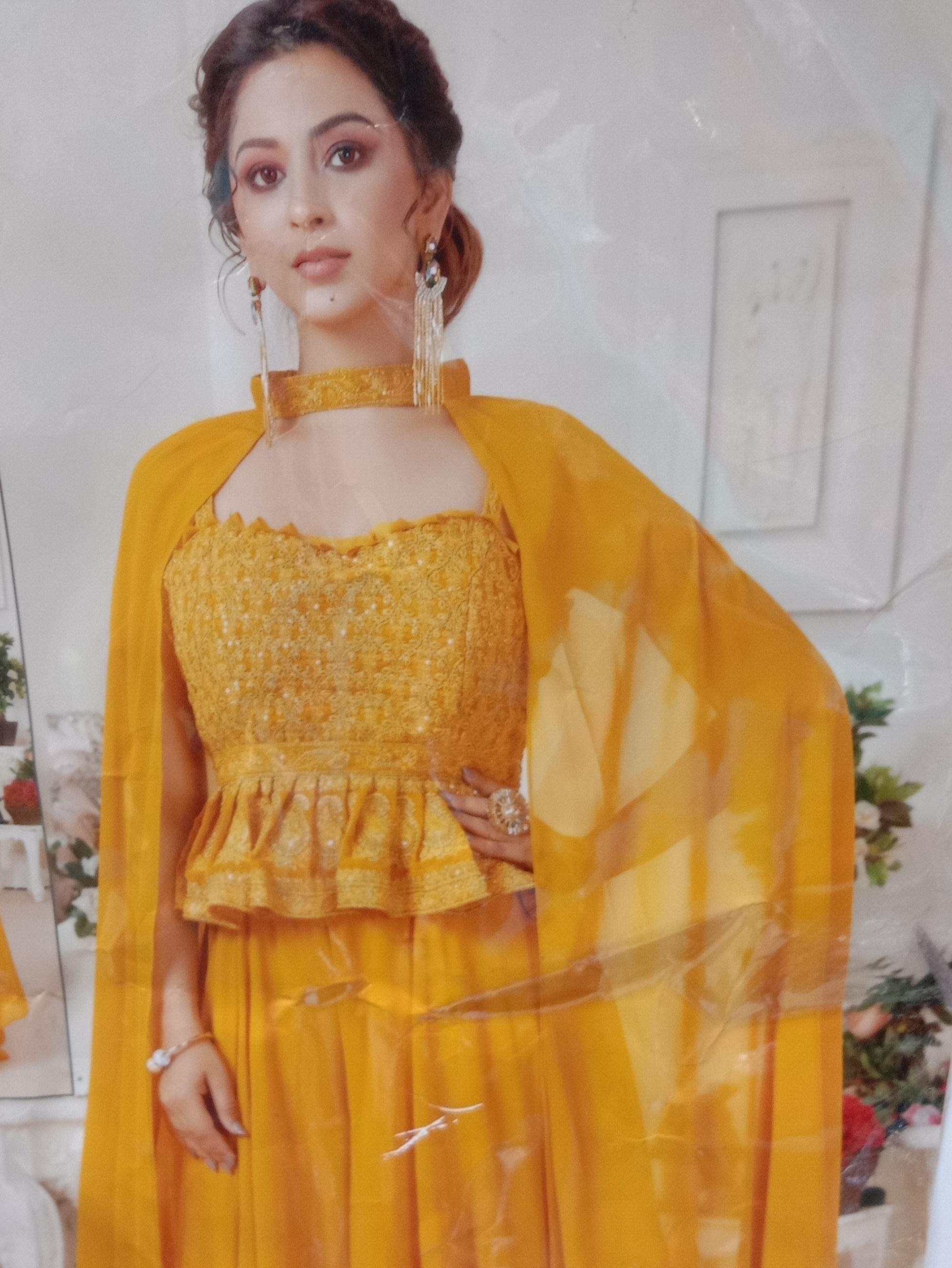yellow suit set - 18301686 - Zoom Image - 0
