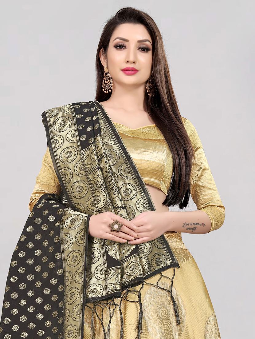 gold banarasi flared lehenga - 18308344 - Standard Image - 3