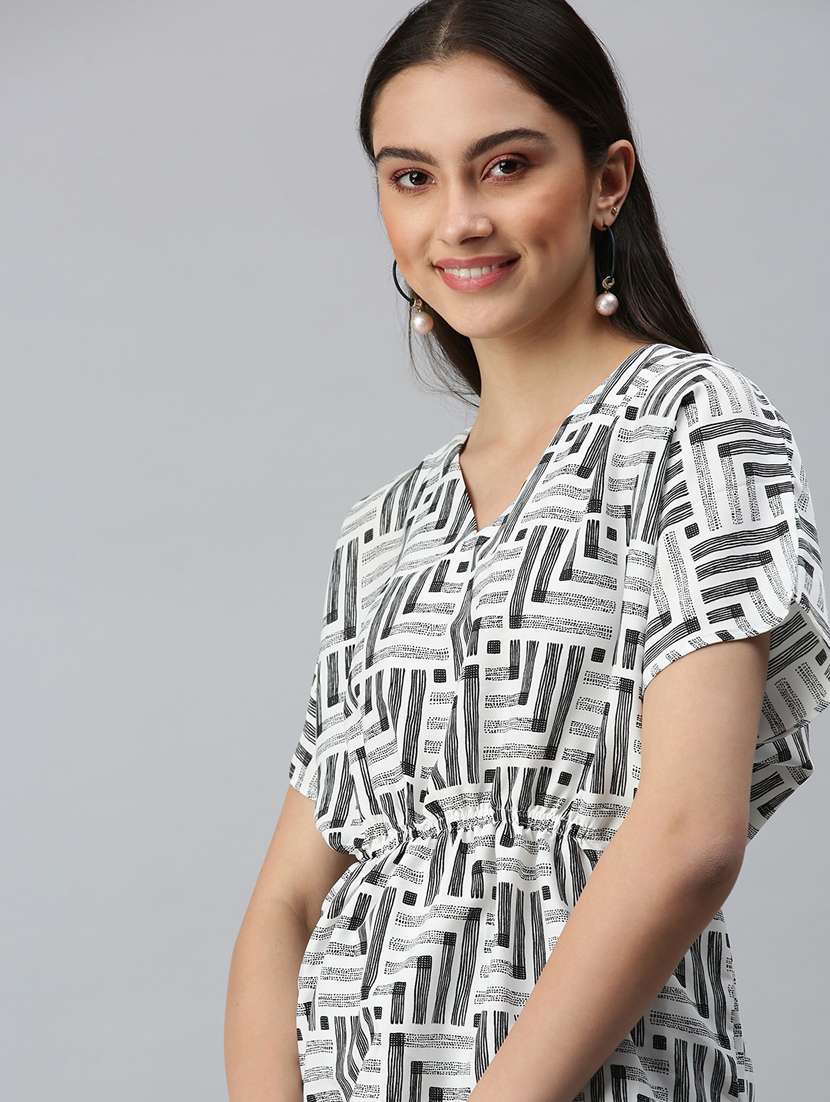 women's geometric print batwing sleeves top - 18310551 - Standard Image - 3