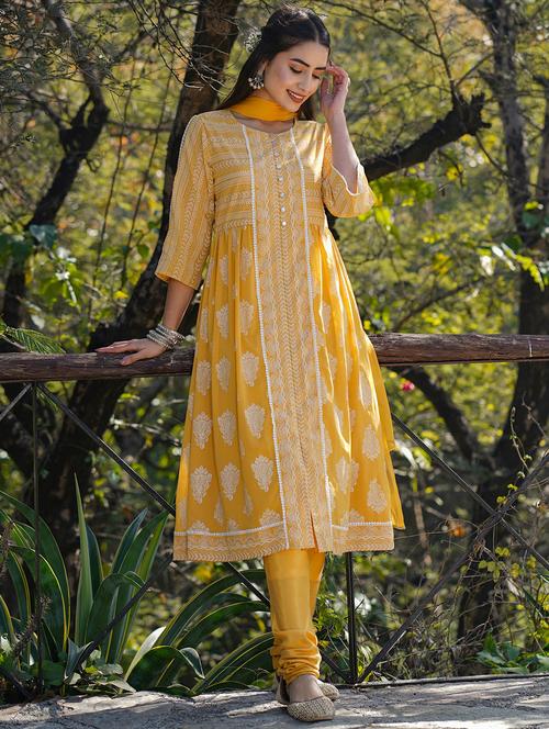 yellow georgette kurta churidaar set - 18321370 - Standard Image - 0