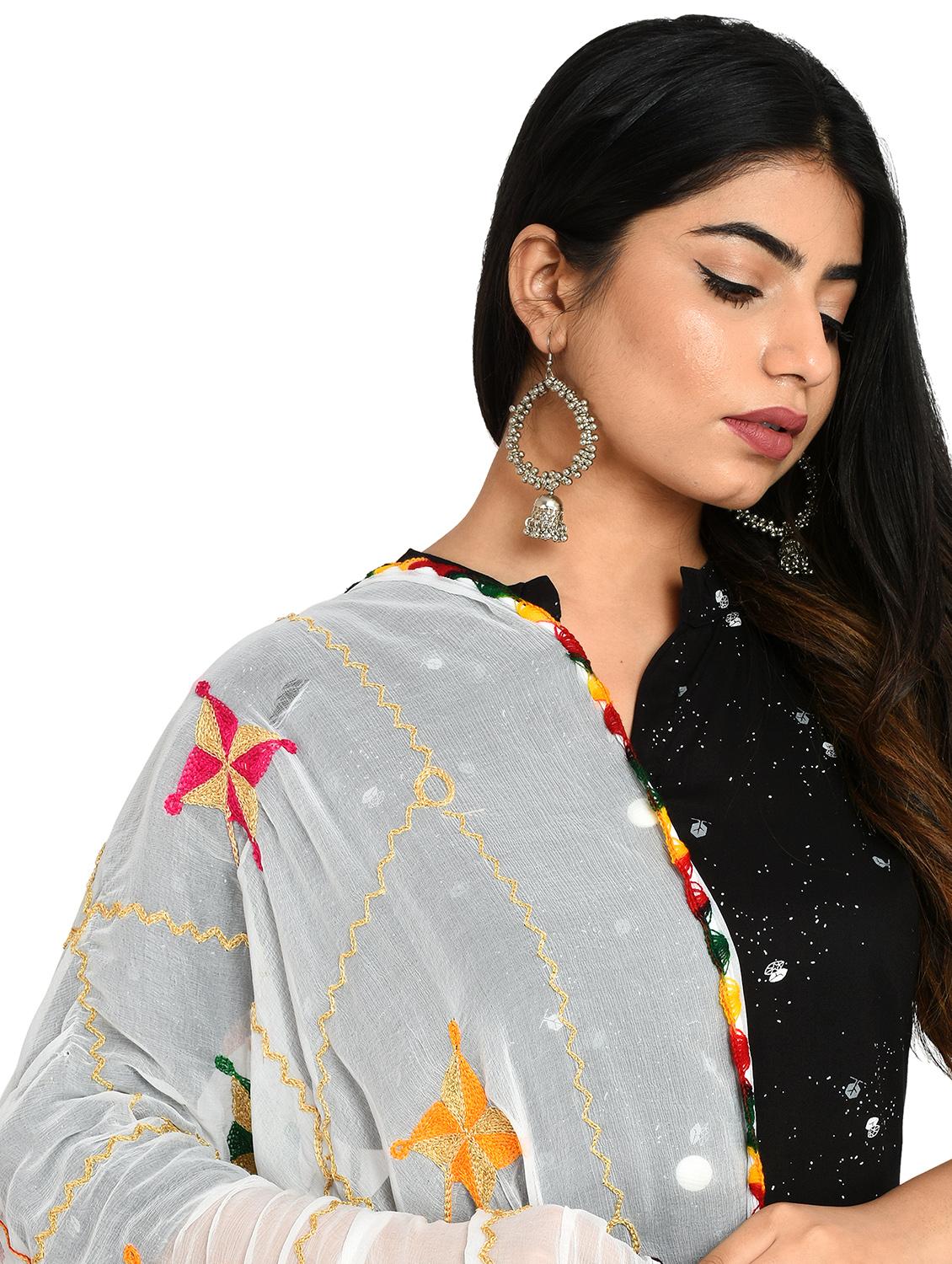white chiffon dupatta - 18324707 - Standard Image - 3