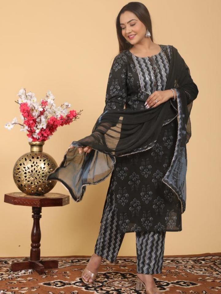 cotton suit with chiffon dupatta - 18328778 - Zoom Image - 0