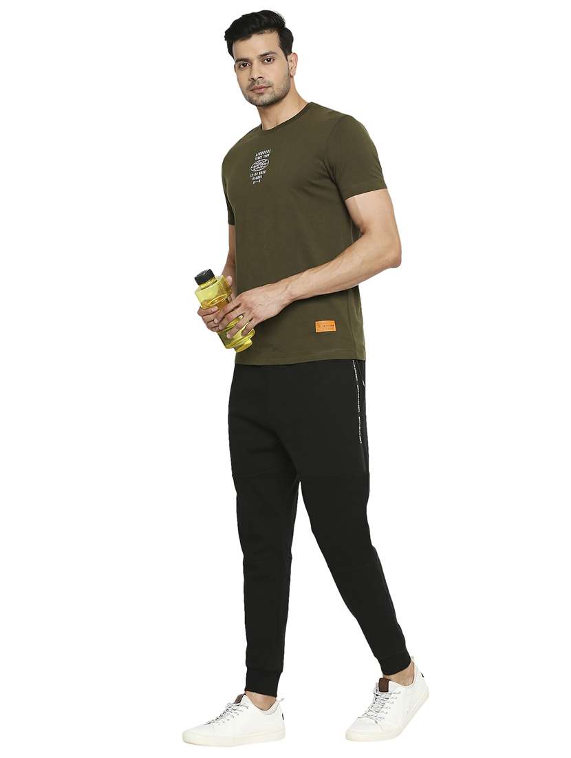 green solid t-shirt - 18329966 - Standard Image - 3