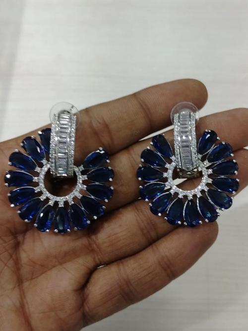 earrings for girls  - 18337544 -  Standard Image - 0