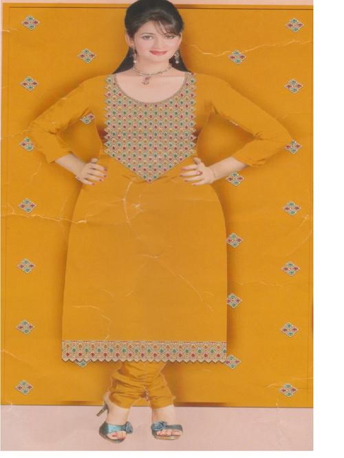 the pallu of the suit is - 18340914 - Standard Image - 0