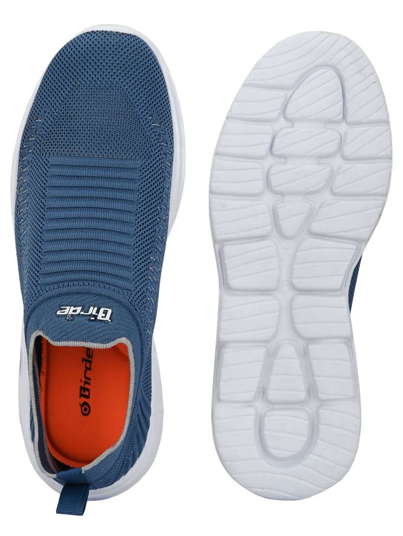 men slip on sport shoes - 18367339 -  Standard Image - 3