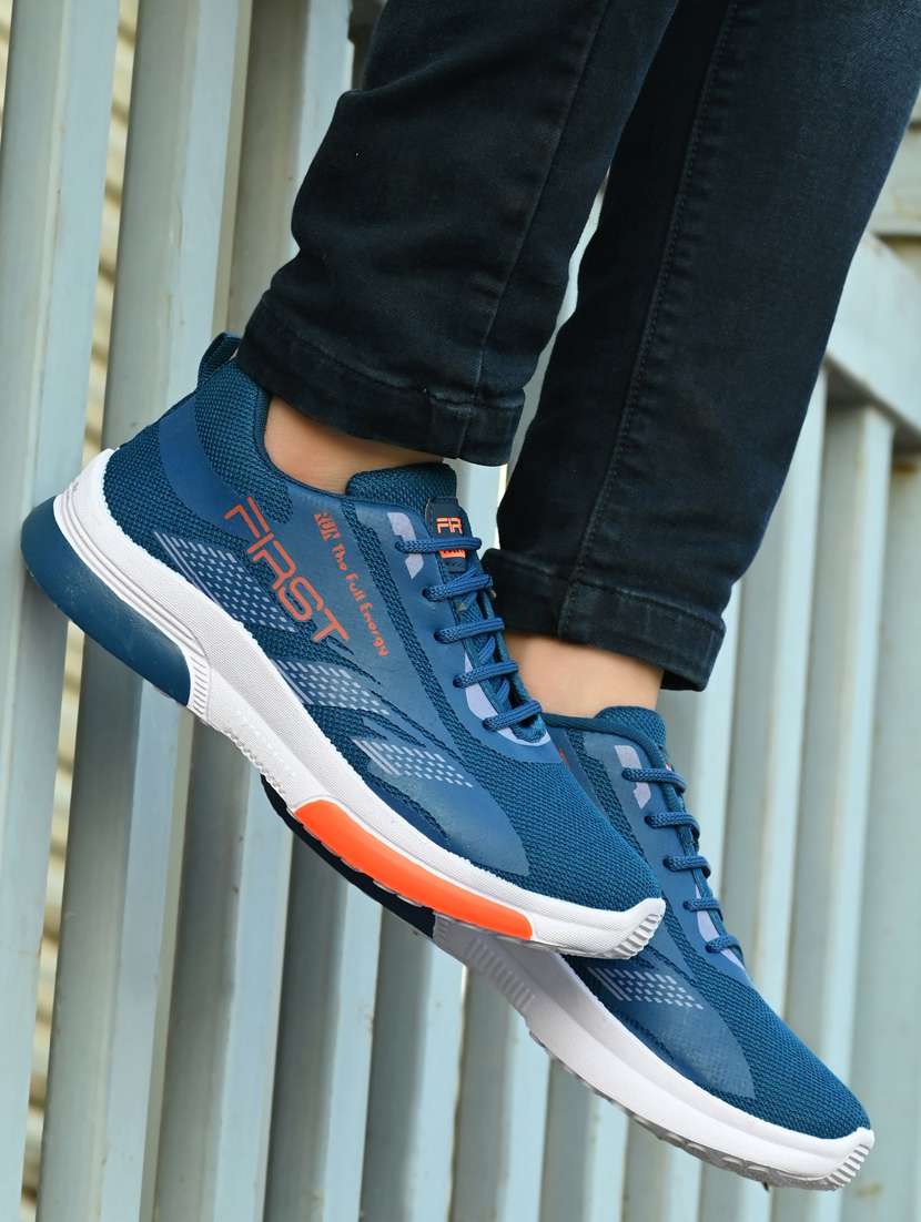 men lace up sport shoes - 18367366 -  Standard Image - 5