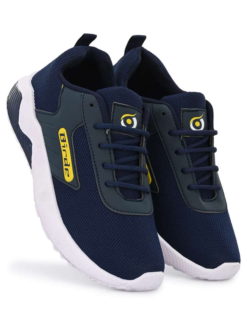 men lace up sport shoes - 18367395 -  Standard Image - 3