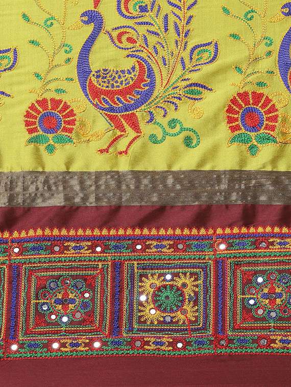 women's self design yellow colored saree with blouse - 18383507 - Standard Image - 3