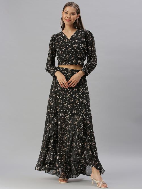 v-neck printed top and skirt set set - 18390824 - Standard Image - 0