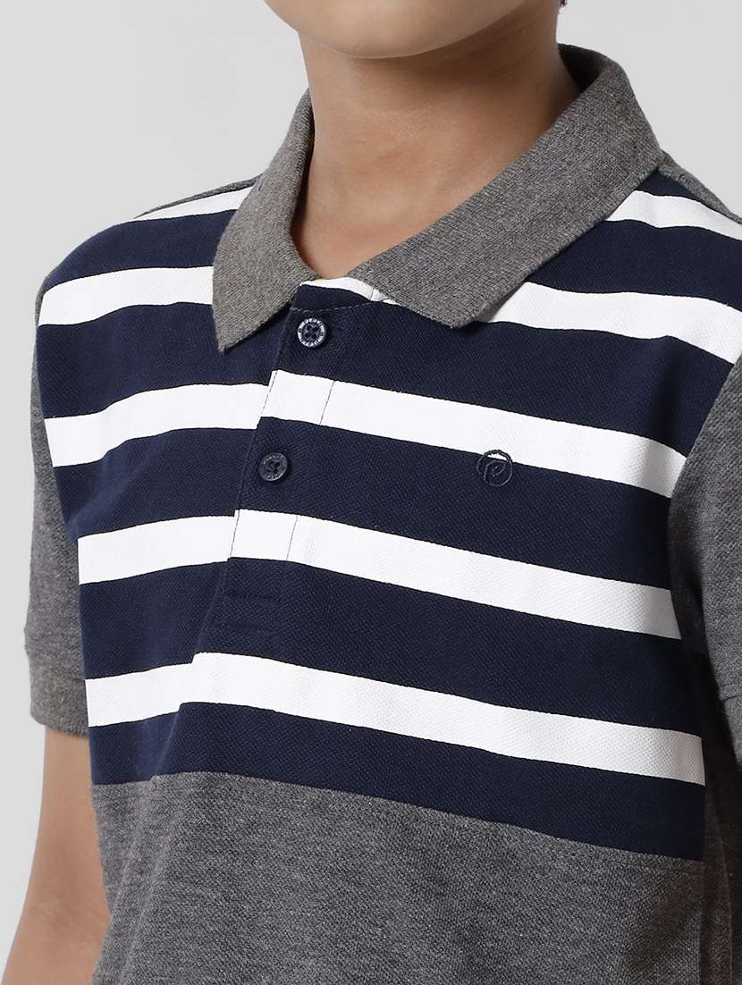 grey striped regular t-shirt - 18391634 -  Standard Image - 5