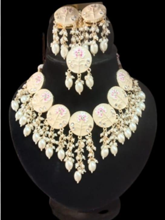 gold metal choker necklaces with earring and maangtikka - 18398445 - Zoom Image - 0