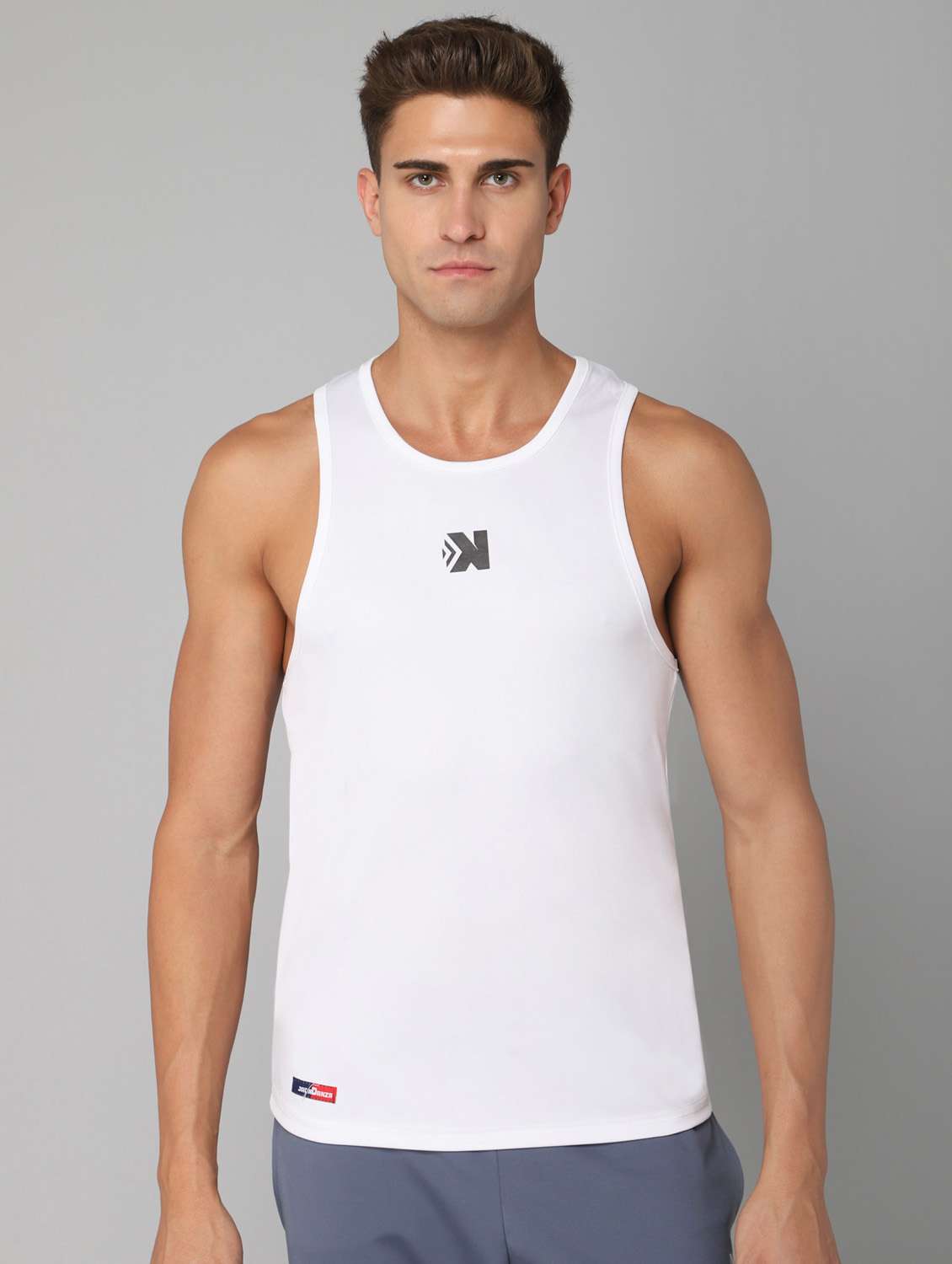 white solid vest - 18420380 - Zoom Image - 0