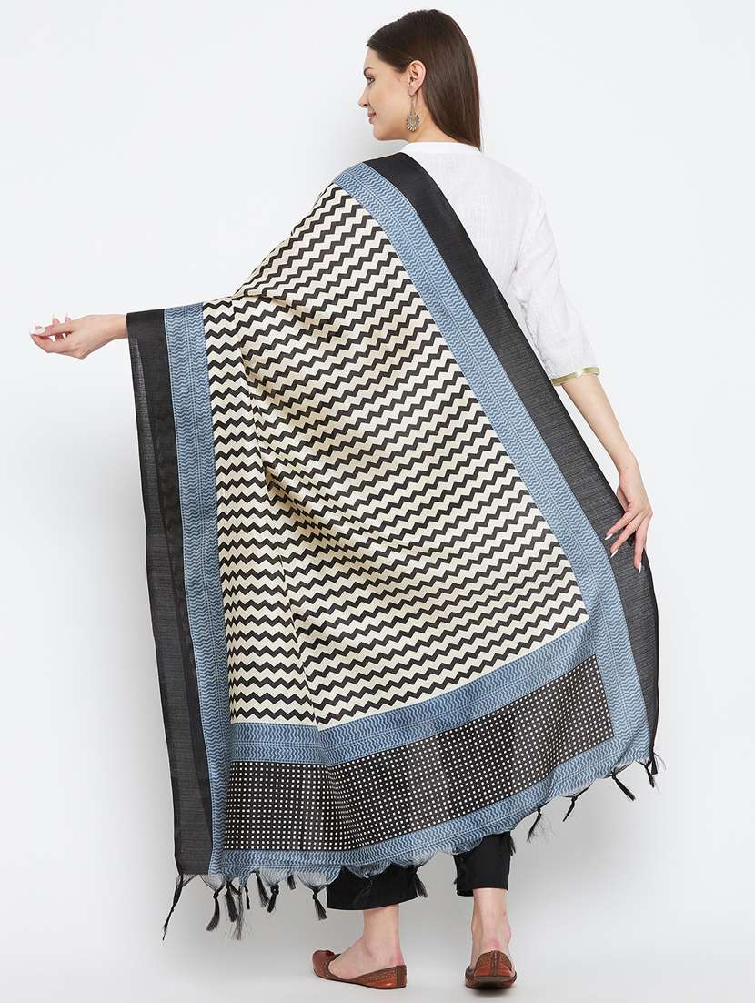 black silk blend dupatta - 18423796 -  Standard Image - 3