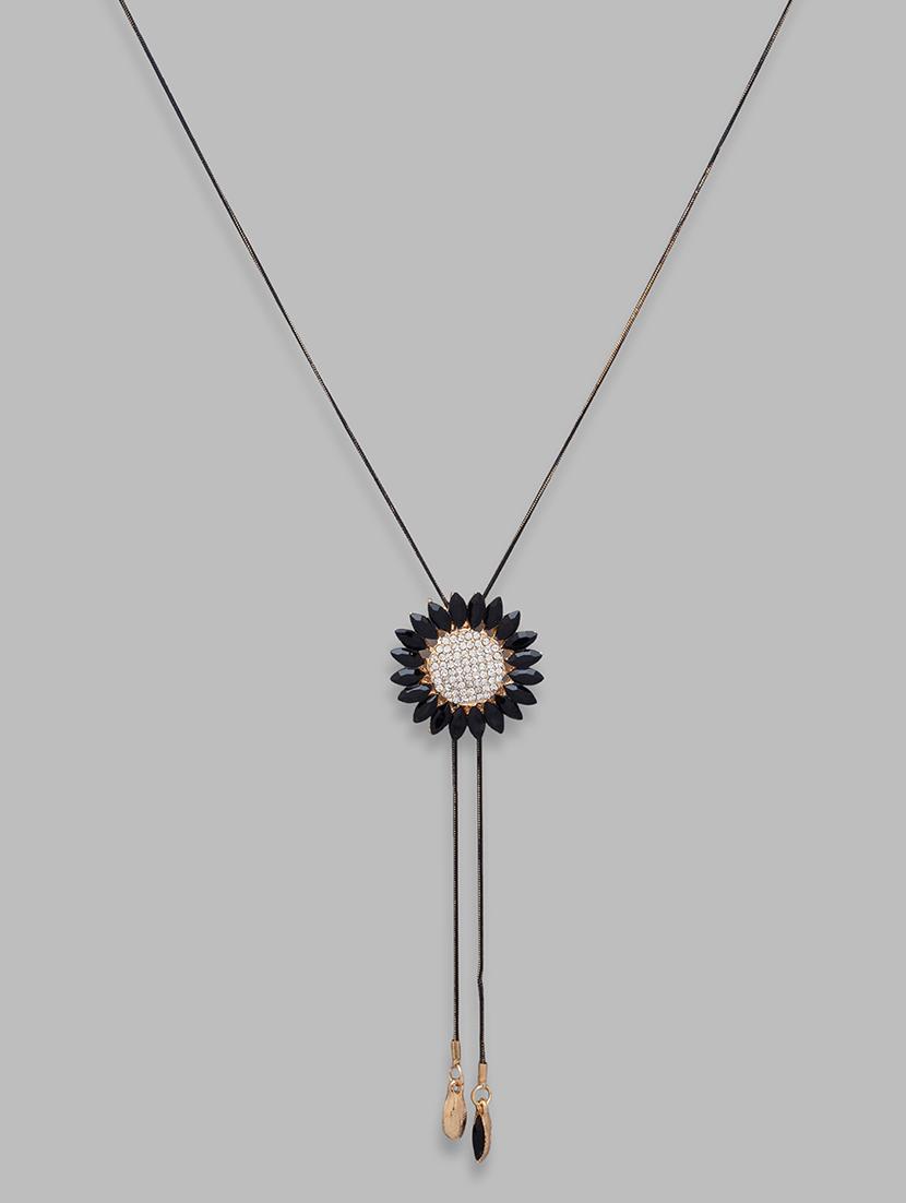 gold metal chain necklace - 18436263 - Zoom Image - 0