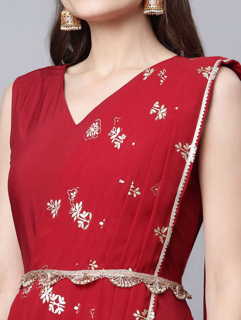 lace detailed foil print draped saree  with blouse - 18449028 -  Standard Image - 5