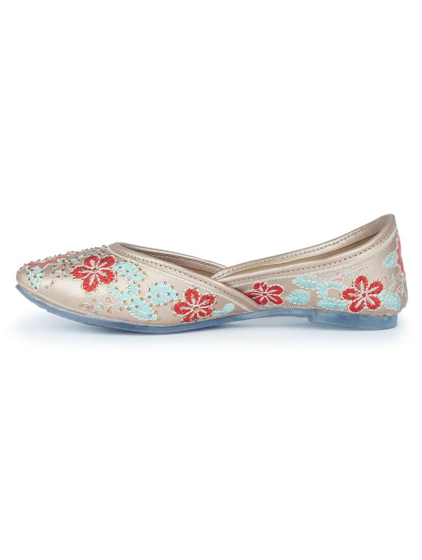 women embellished ethnic juttis - 18463416 - Standard Image - 3