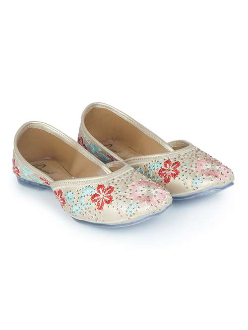 women embellished ethnic juttis - 18463417 -  Standard Image - 0