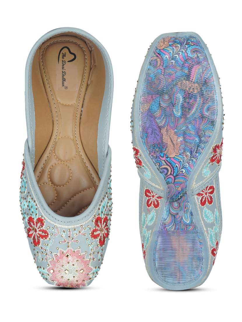 women embellished ethnic juttis - 18463418 -  Standard Image - 3