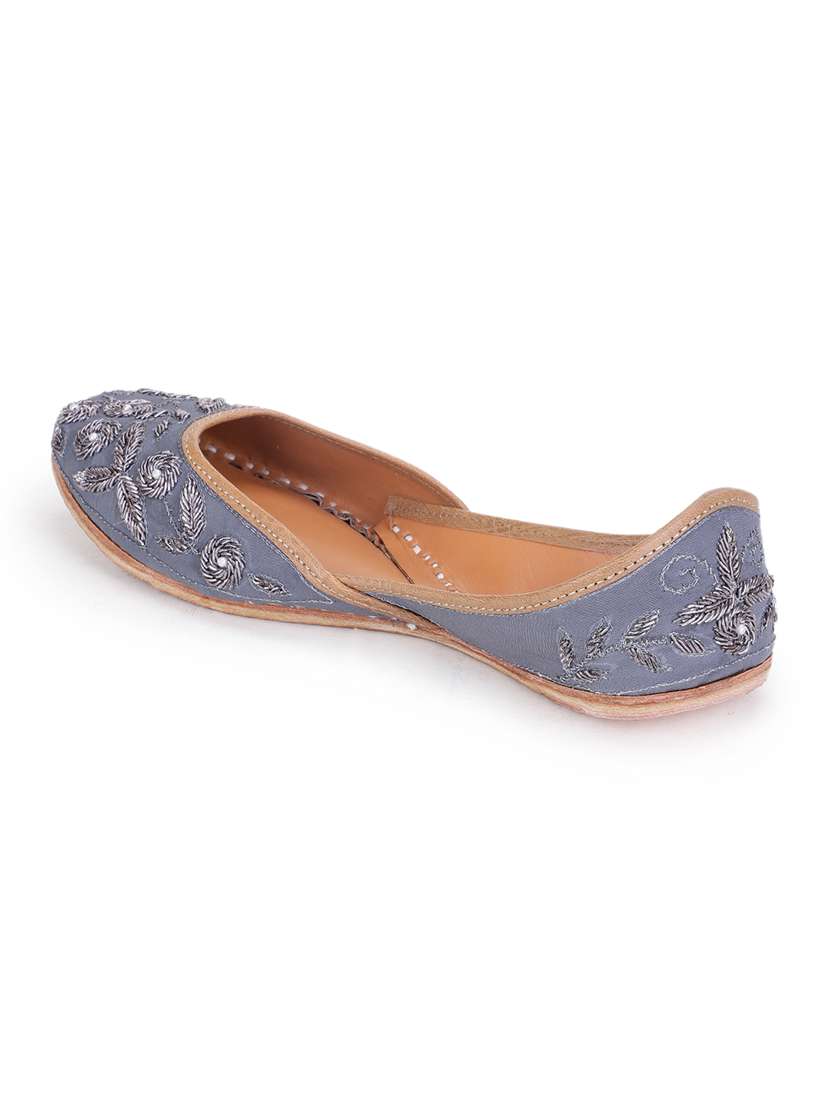 women embellished ethnic juttis - 18463428 -  Standard Image - 3