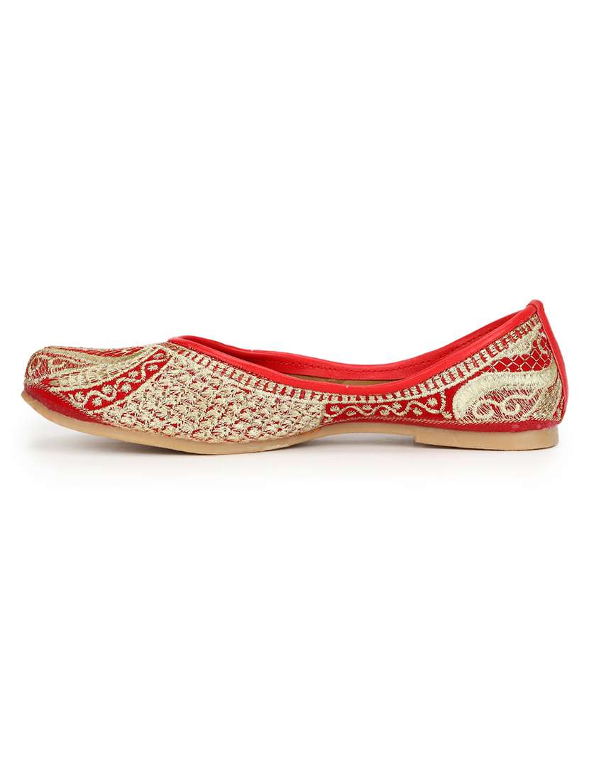 women embroidered ethnic juttis - 18463455 -  Standard Image - 3