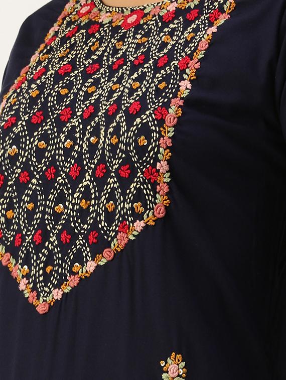 embroidered straight kurta - 18480763 - Standard Image - 5