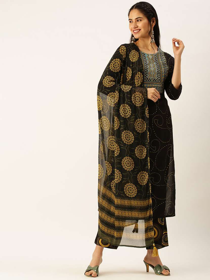 women three quarter sleeve kurta pant with dupatta set - 18480930 -  Zoom Image - 0