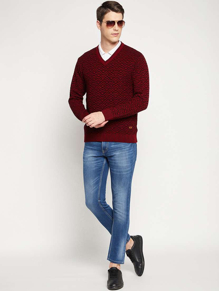 red geometric  pullover - 18522525 -  Standard Image - 3