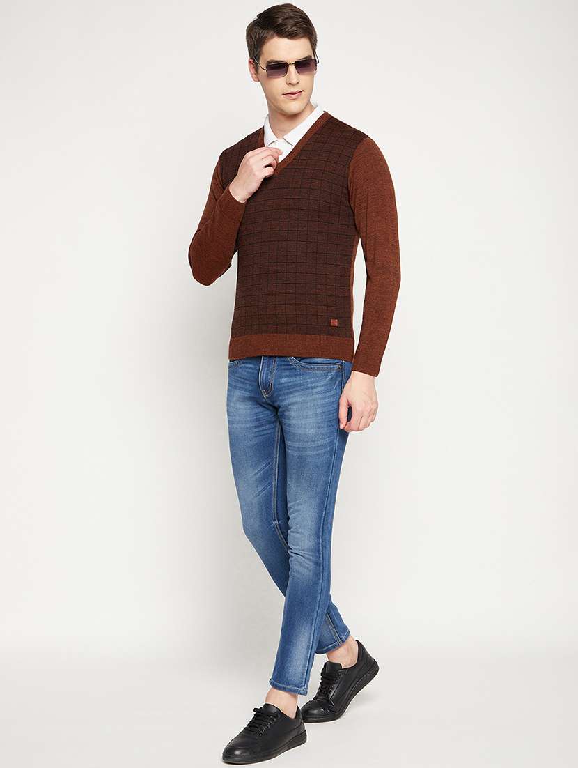brown checkered pullover - 18522571 -  Standard Image - 3