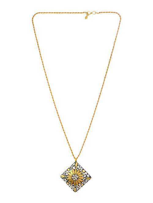 gold plated pendant set  - 18536396 -  Standard Image - 0