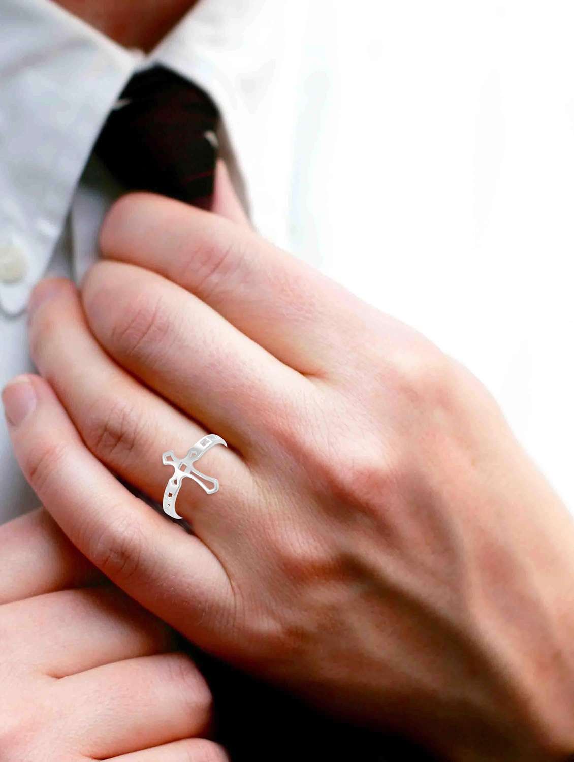 silver pleated ring - 18537038 -  Standard Image - 3