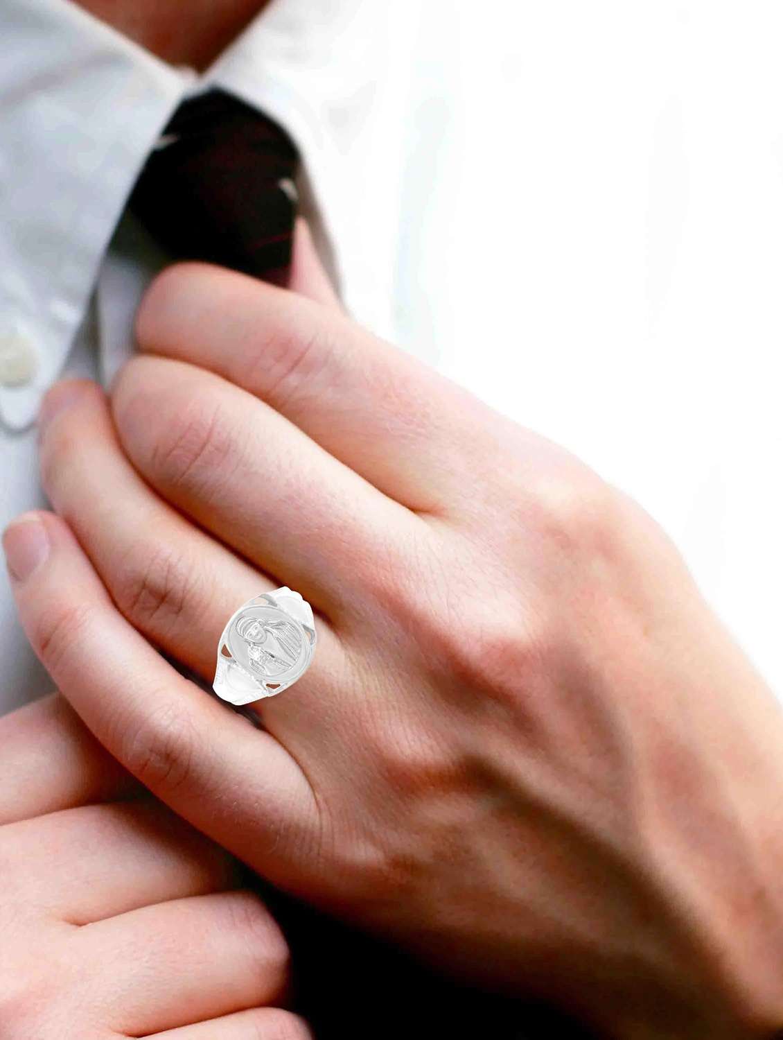 silver plated finger ring - 18537157 -  Standard Image - 3