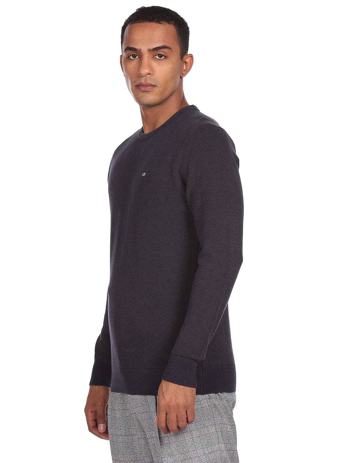 round neck solid pullover