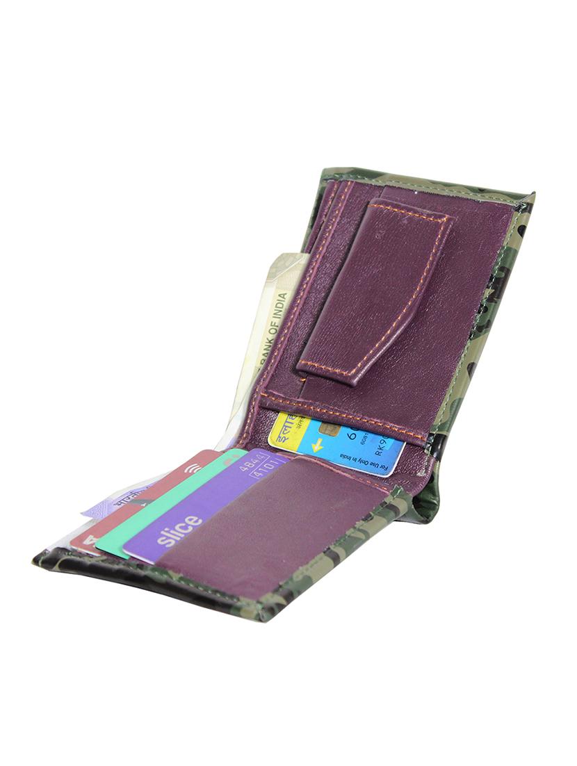 green leather wallet - 18546435 - Standard Image - 3